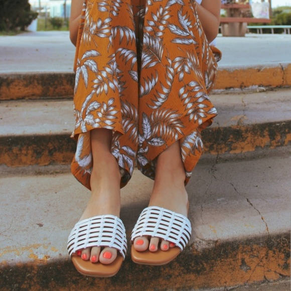 🚨//The Isla// White caged Sandal - Picture 7 of 8